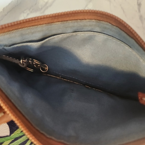 Dooney & Bourke Floral Bucket Bag With Matching Wrislet! - Picture 4 of 12